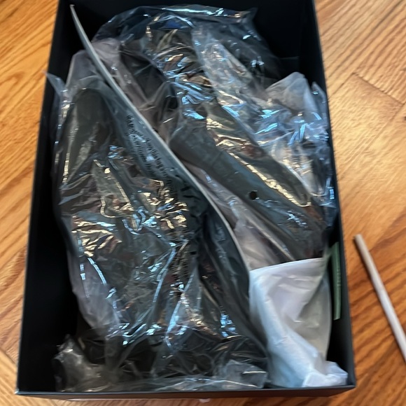 New Tahari Dark Gray Suede Leather Heels - Picture 6 of 6